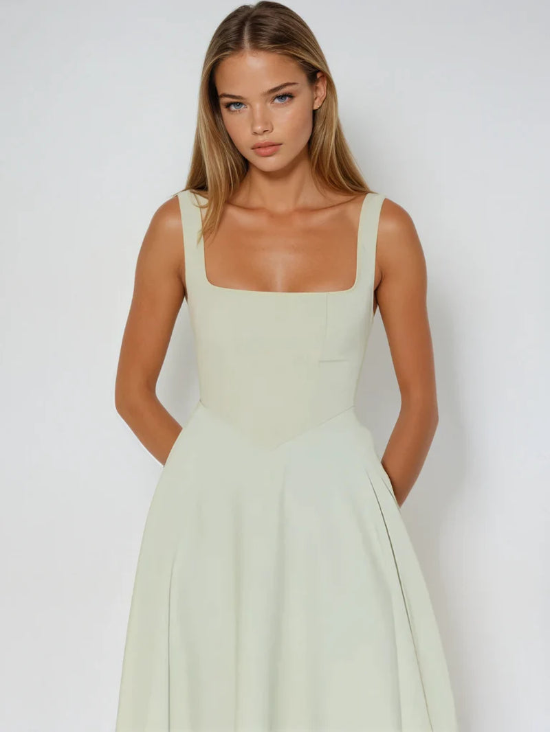 Robe longue femme Nuvéra Scarlett couleur sauge détail encolure carrée