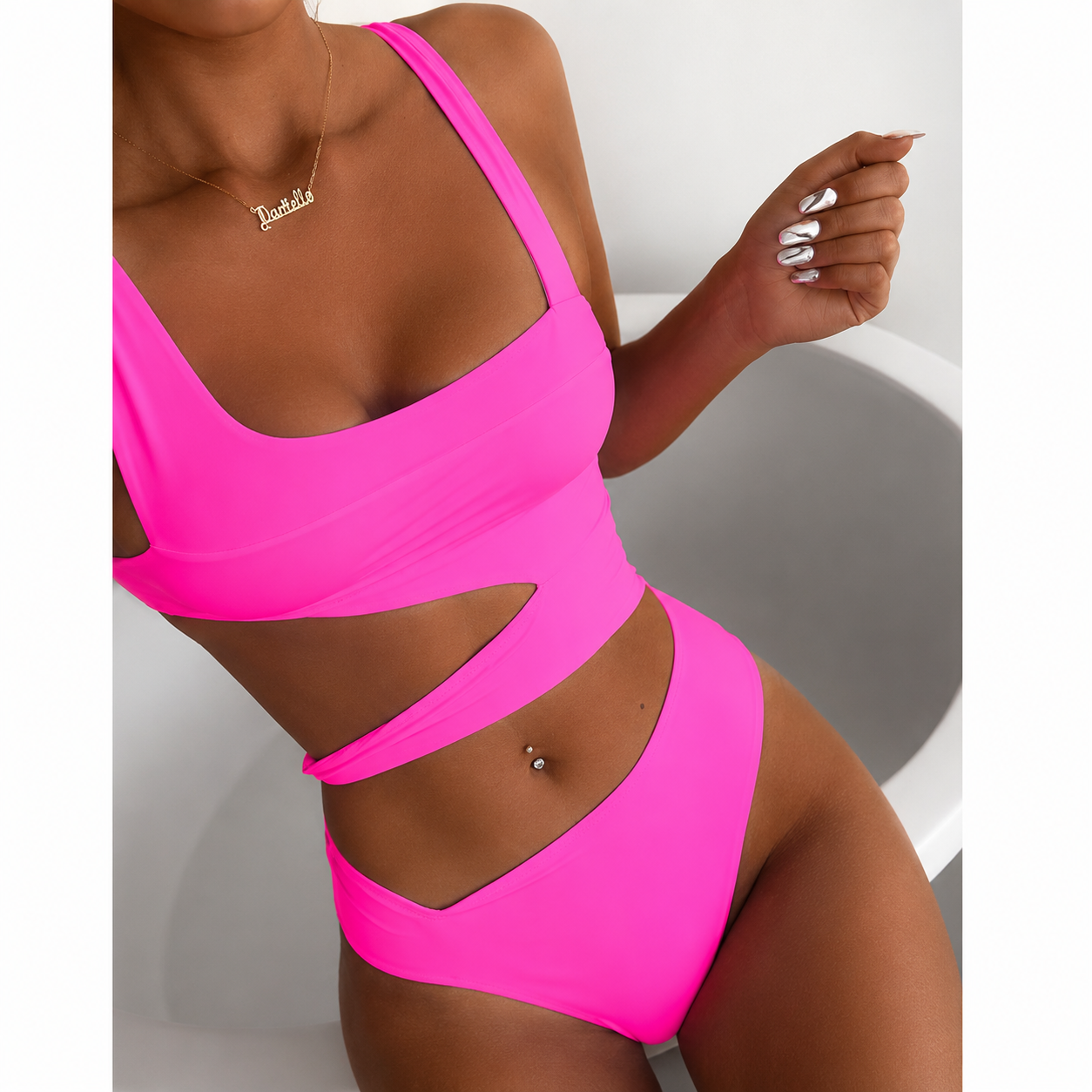 Nuvéra Sculpt Swim - maillot sculptant rose porté, visuel premium
